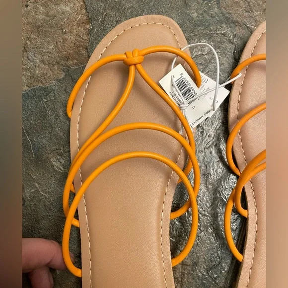 !NWT! Old Navy women’s faux leather sandals size 11 - Picture 3 of 8